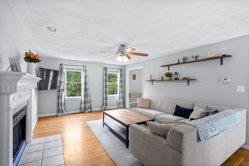 9 Noel Road Andover, MA 01810 - Photo 6 of 41 Gallery Image 6