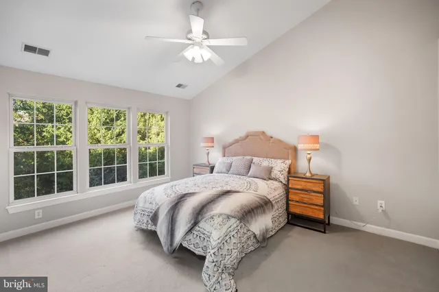 a view of livingroom with furniture