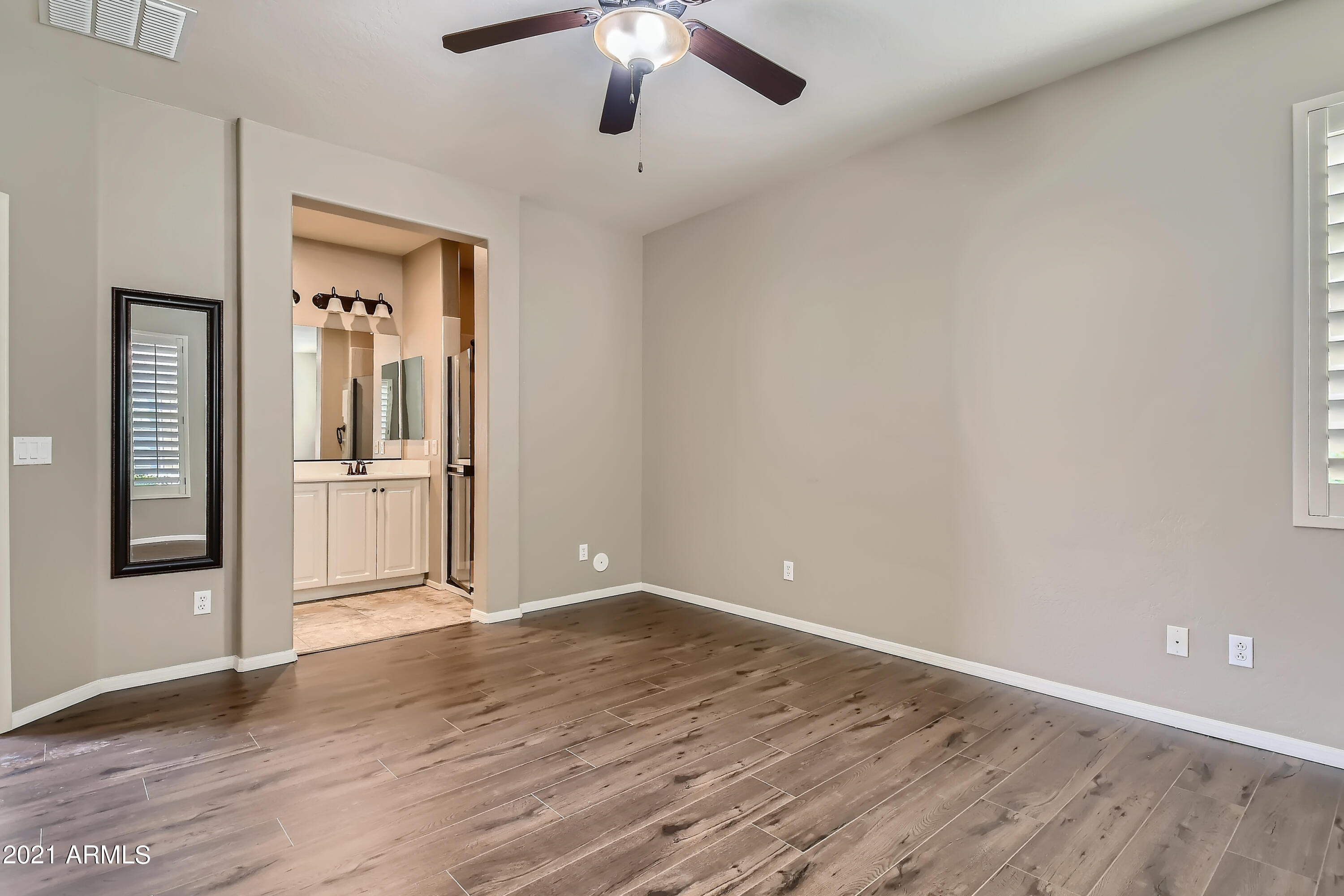 3864 South Bandit Road Gilbert, AZ 85297 - Photo 18 of 33 17-875122096-20 Primary Bedroom