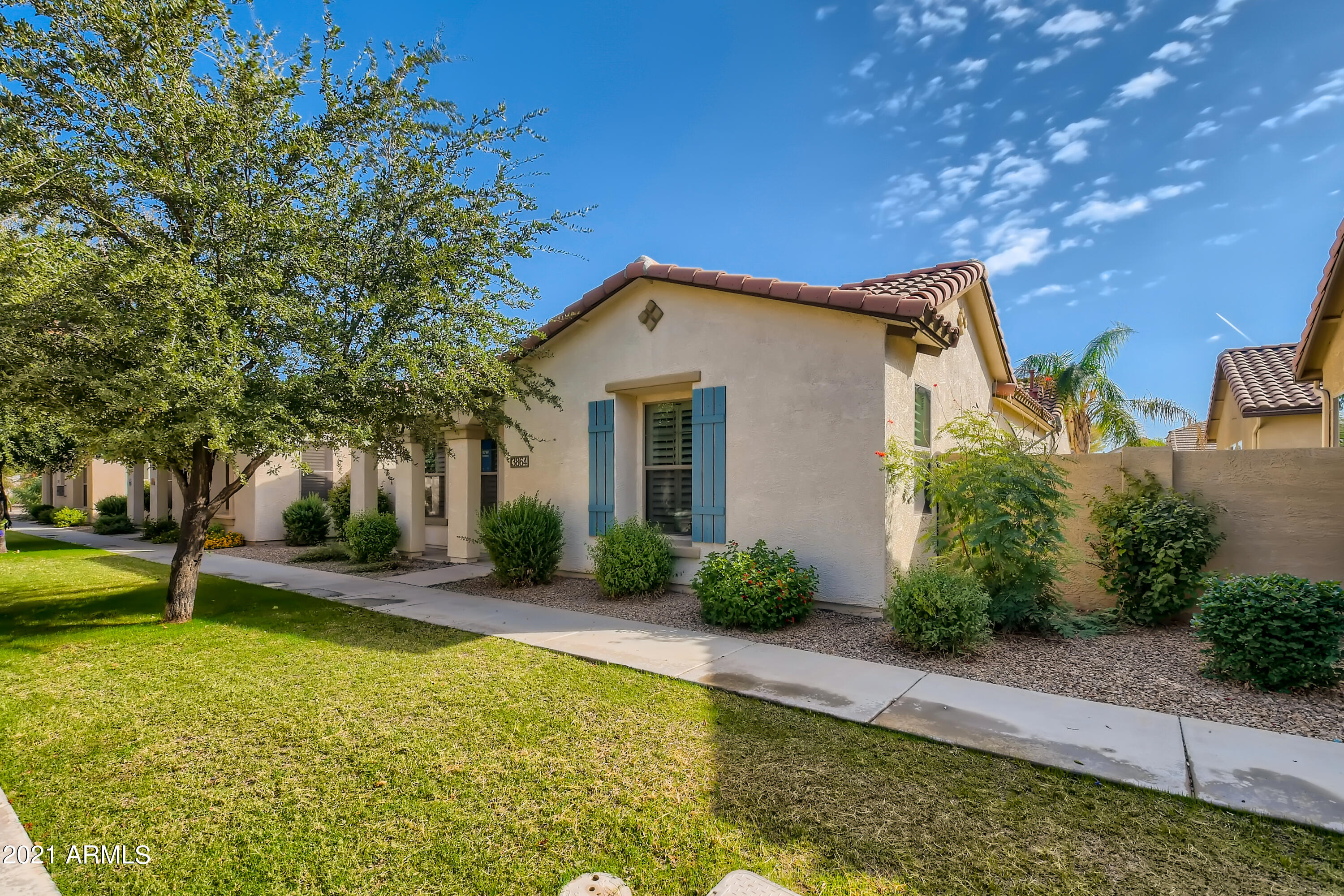3864 South Bandit Road Gilbert, AZ 85297 - Photo 3 of 33 2-087863048-04 Exterior Front