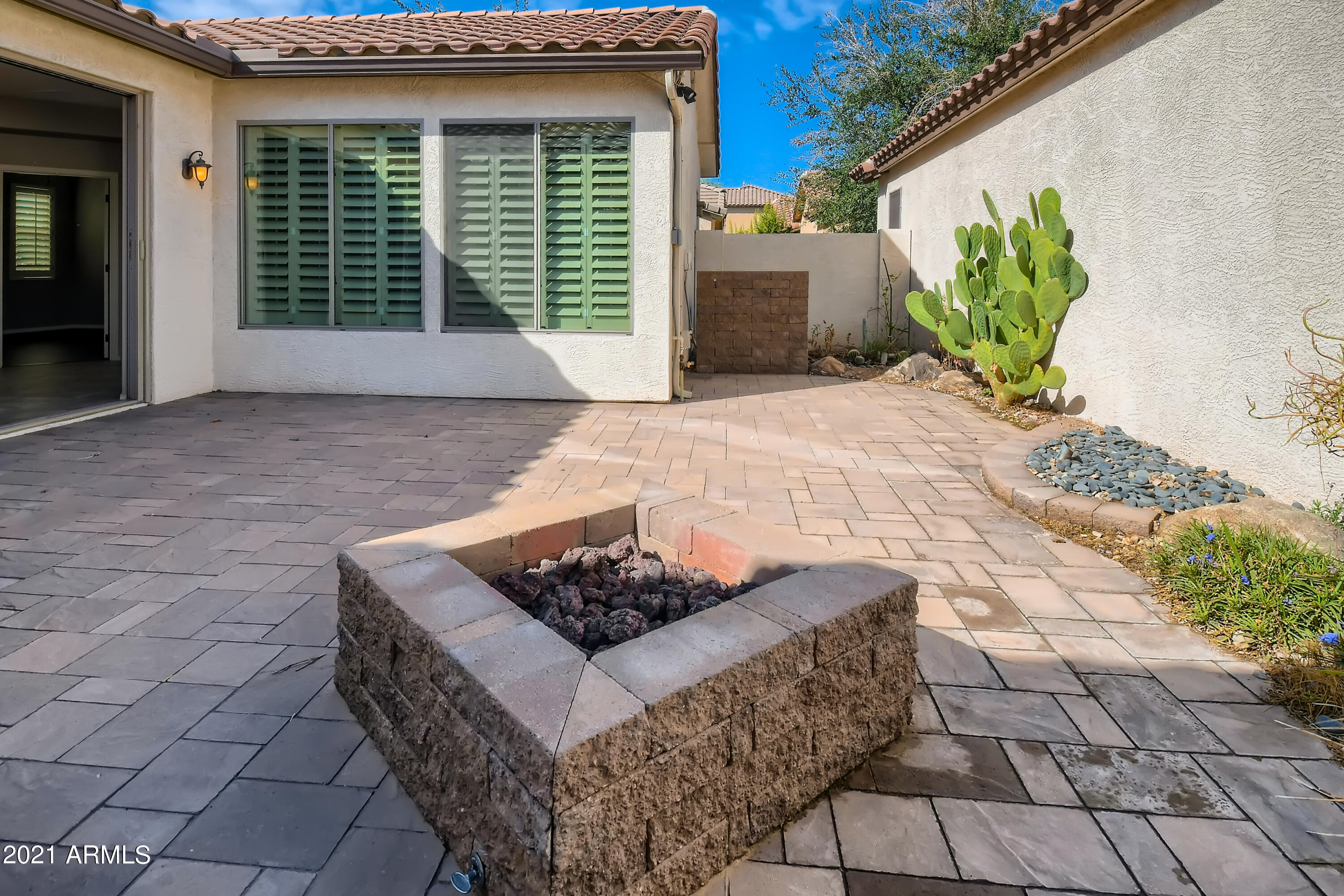 3864 South Bandit Road Gilbert, AZ 85297 - Photo 33 of 33 32-813518188-40 Fire Pit