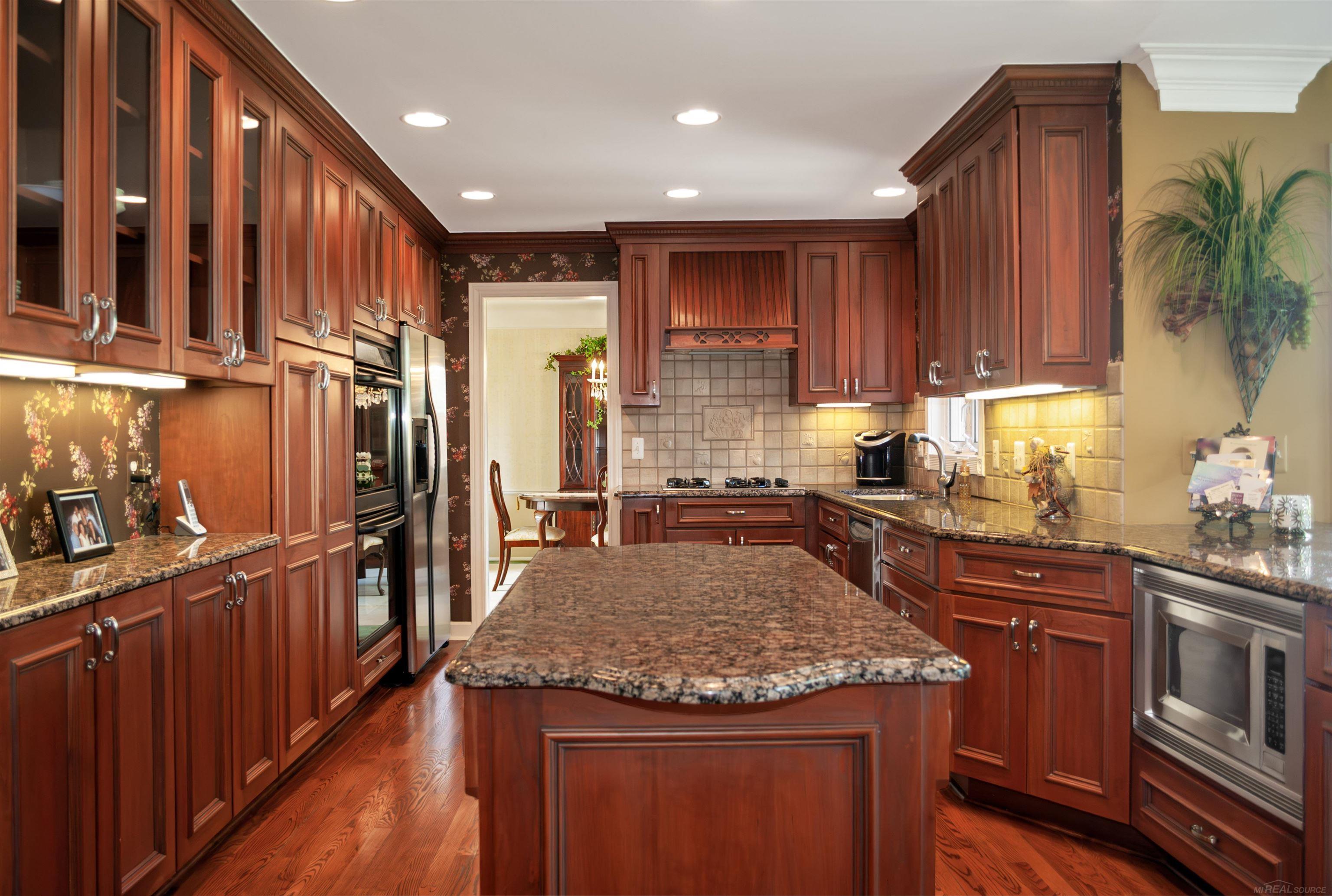 1010 Canterbury Road Grosse Pointe, MI 48236 - Photo 17 of 65 50108159-16.JPG