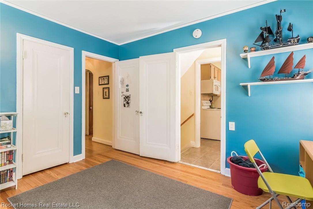 903 Fisher Road Grosse Pointe, MI 48230 - Photo 21 of 38 021-Bedroom-2942528-medium.jpg