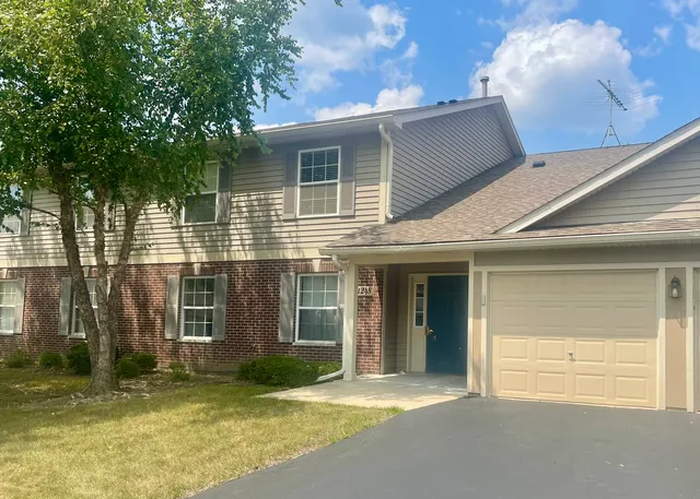 $1,700 | 1248 North Red Oak Circle, Unit 4, Round Lake Beach, IL 60073