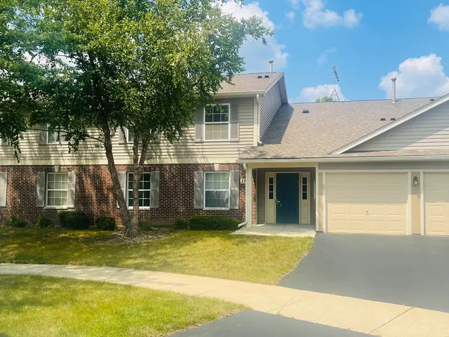 $1,700 | 1248 North Red Oak Circle, Unit 4, Round Lake Beach, IL 60073