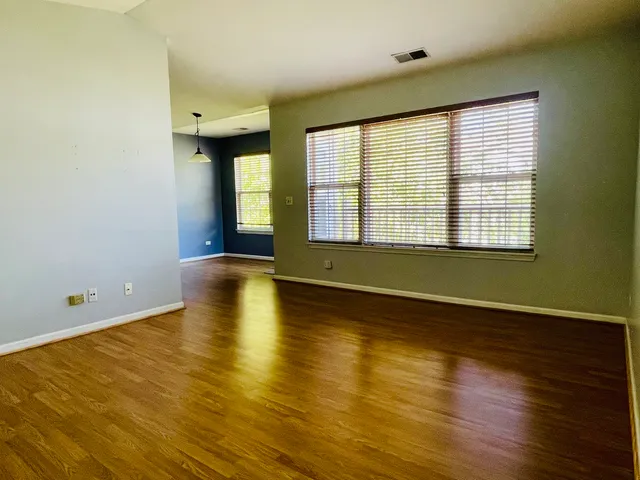 $1,700 | 1248 North Red Oak Circle, Unit 4, Round Lake Beach, IL 60073