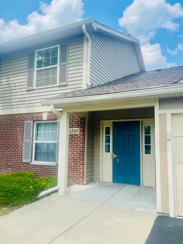 $1,700 | 1248 North Red Oak Circle, Unit 4, Round Lake Beach, IL 60073