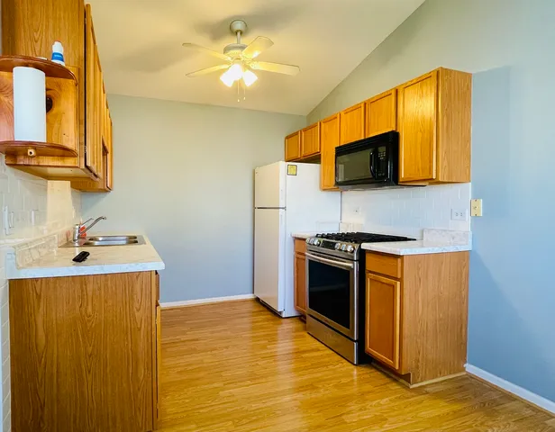 $1,700 | 1248 North Red Oak Circle, Unit 4, Round Lake Beach, IL 60073