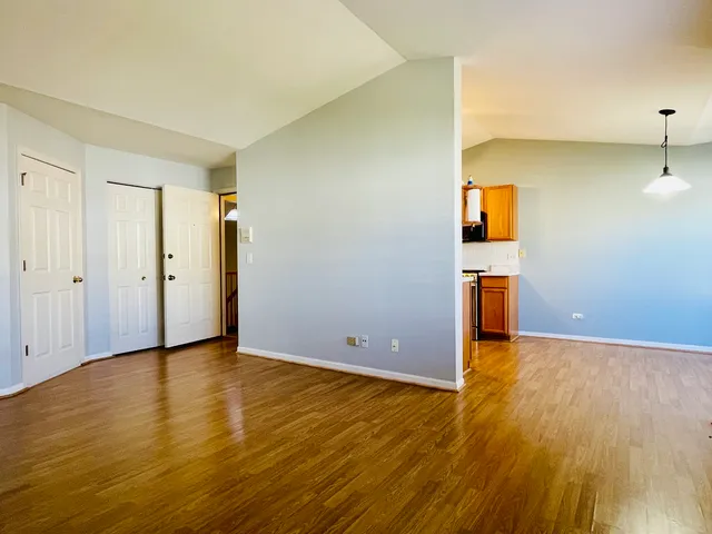 $1,700 | 1248 North Red Oak Circle, Unit 4, Round Lake Beach, IL 60073