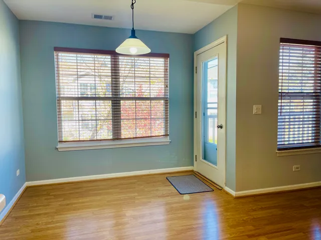 $1,700 | 1248 North Red Oak Circle, Unit 4, Round Lake Beach, IL 60073