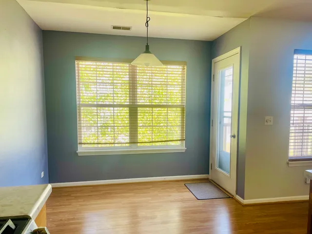 $1,700 | 1248 North Red Oak Circle, Unit 4, Round Lake Beach, IL 60073