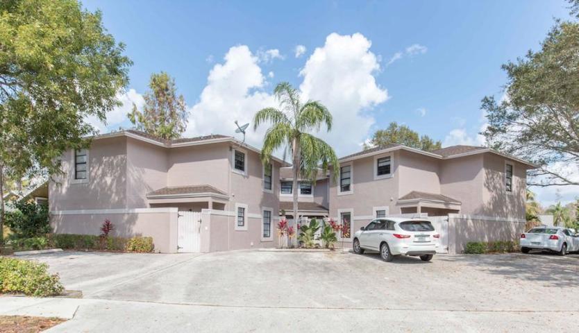 1031 Goldenrod Road Wellington, FL 33414 - Photo 2 of 41 20170214205857882241000000-o