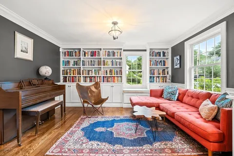 $2,395,000 | 10 Kirkland Circle, Wellesley, MA 02481