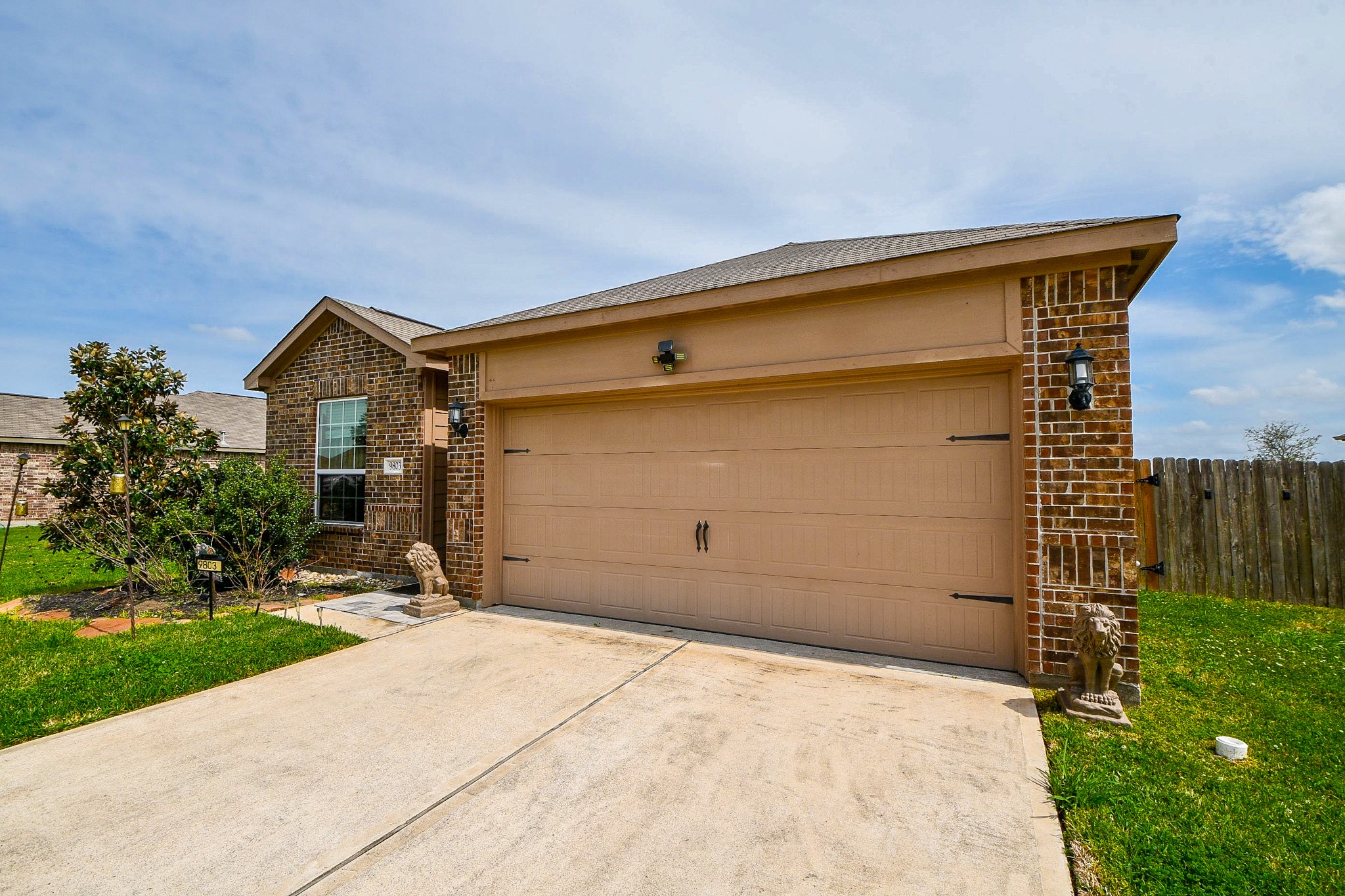 9803 Garnet Grove Drive Rosharon, TX 77583 - Photo 2 of 34