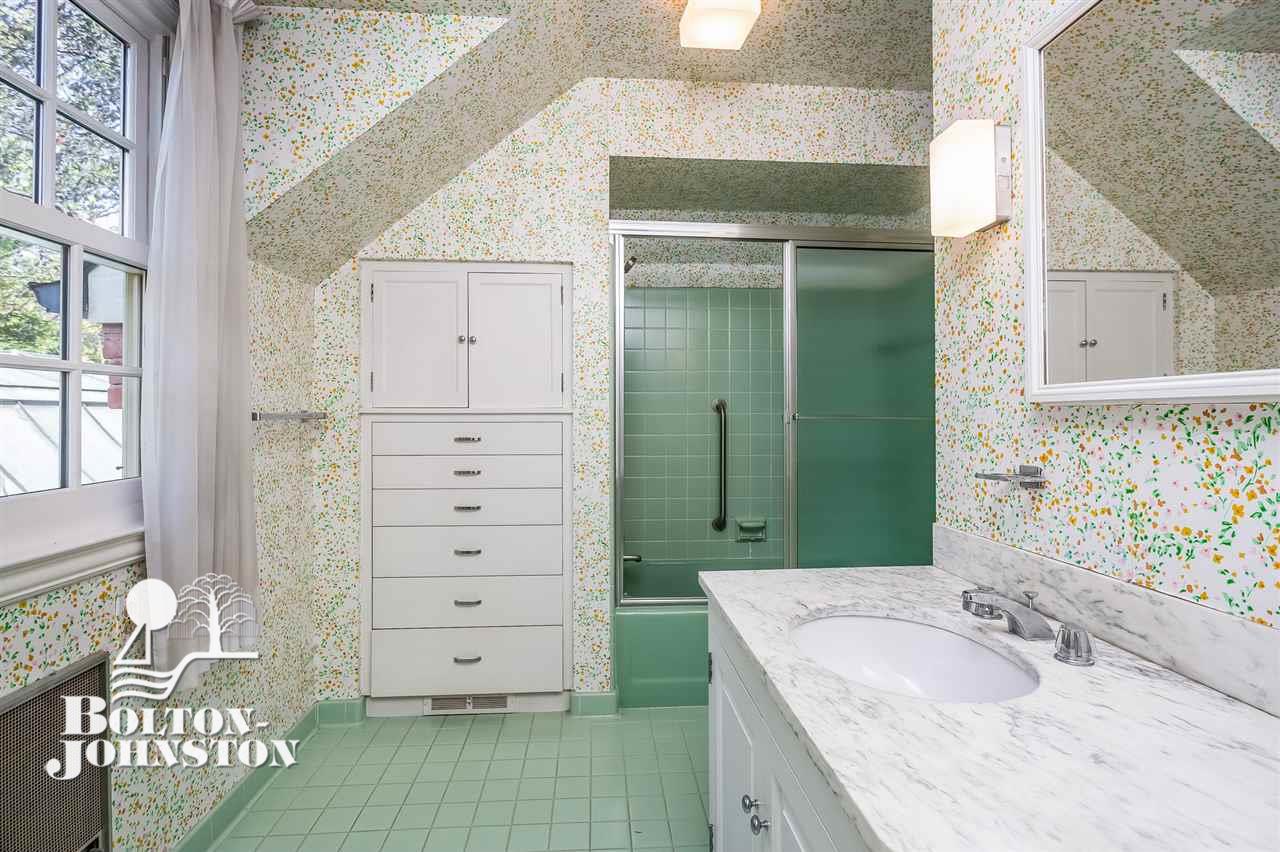 360 Provencal Road Grosse Pointe, MI 48236 - Photo 41 of 78 2nd Floor Hall Bath
