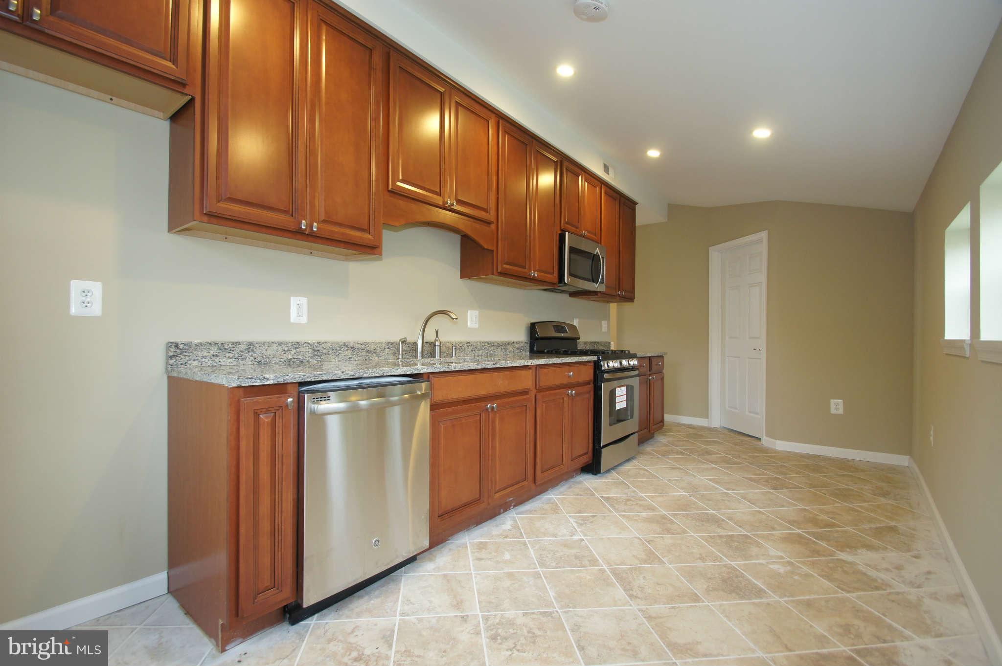 1721 Brookview Road Baltimore, MD 21222 - Photo 3 of 30 Kitchen