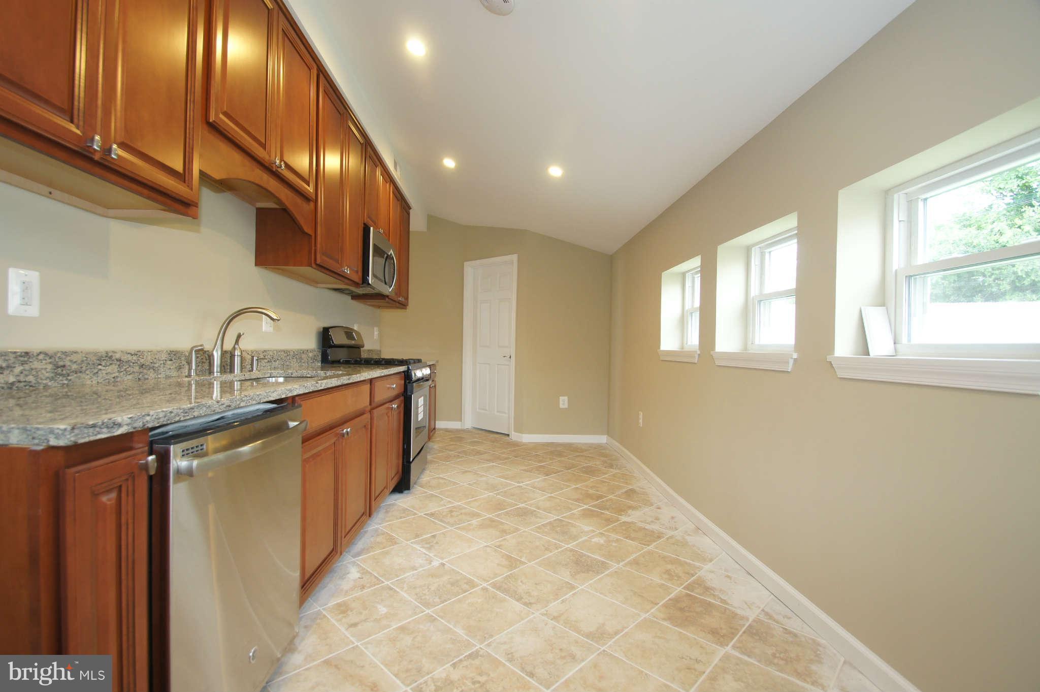 1721 Brookview Road Baltimore, MD 21222 - Photo 4 of 30 Kitchen