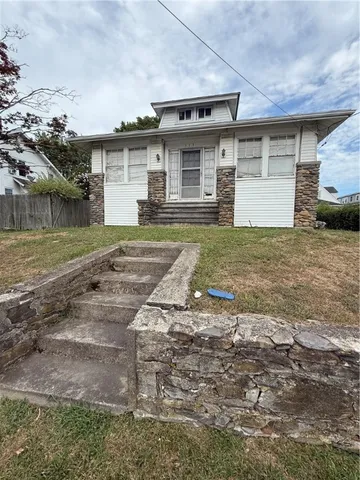 $450,000 | 117 West Main Road, Middletown, RI 02842