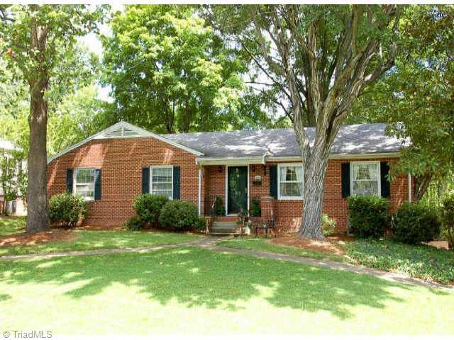3031 Cambridge Road Winston-Salem, NC 27104 - Photo 1 of 9 Exterior Front.