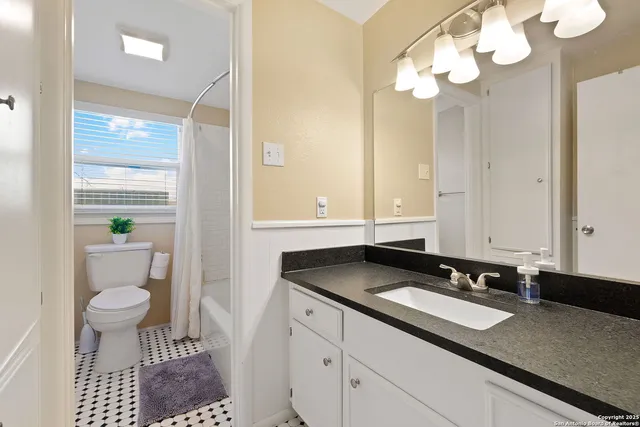 $2,700 | 116 South Gardenview Drive, Castle Hills, TX 78213