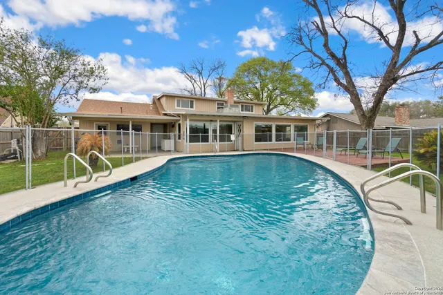 $2,700 | 116 South Gardenview Drive, Castle Hills, TX 78213