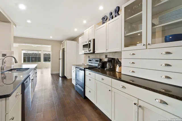 $2,700 | 116 South Gardenview Drive, Castle Hills, TX 78213