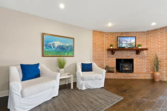 $2,700 | 116 South Gardenview Drive, Castle Hills, TX 78213