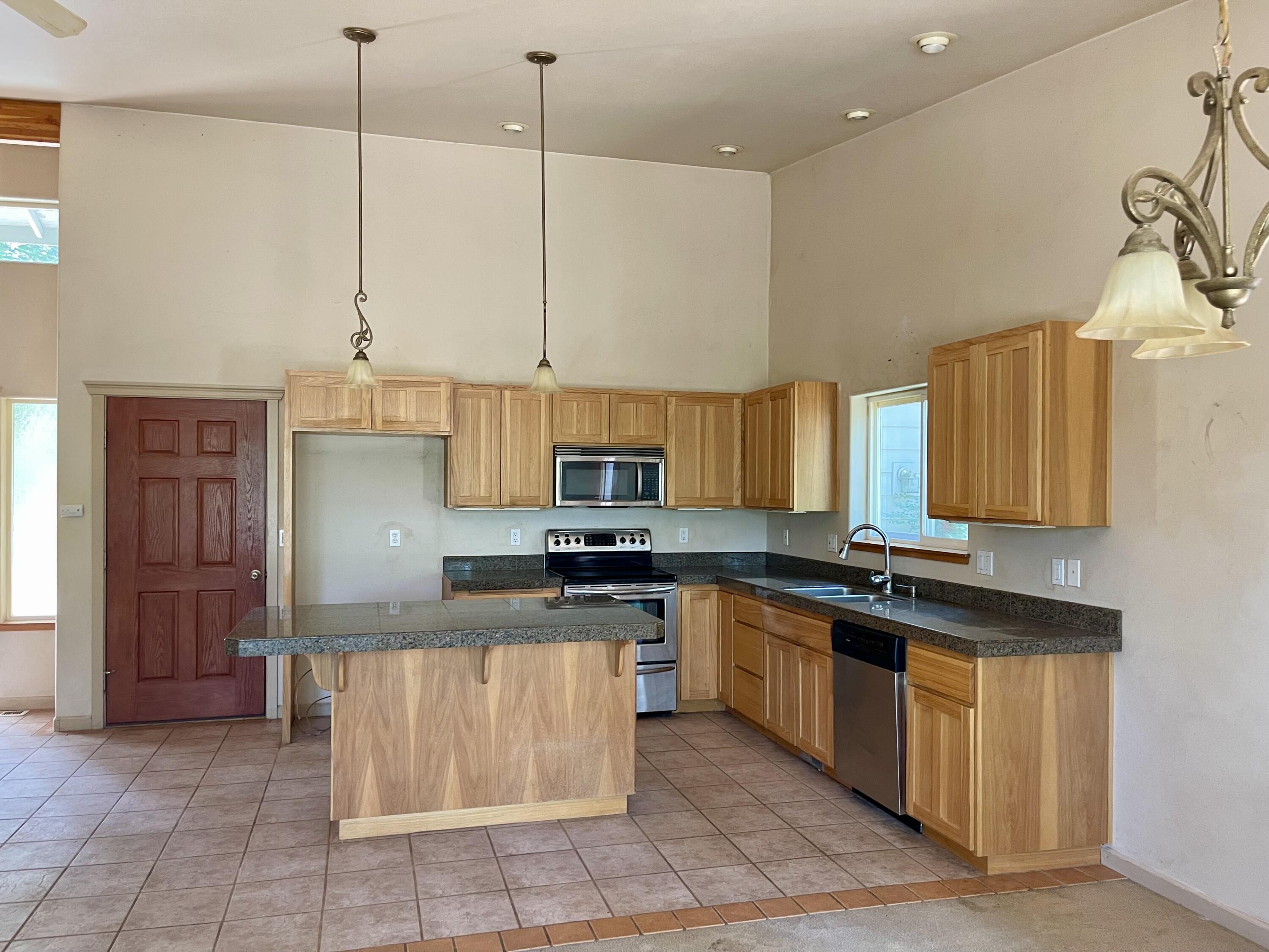 18844 Shoshone Road Bend, OR 97702 - Photo 4 of 27 IMG_4026
