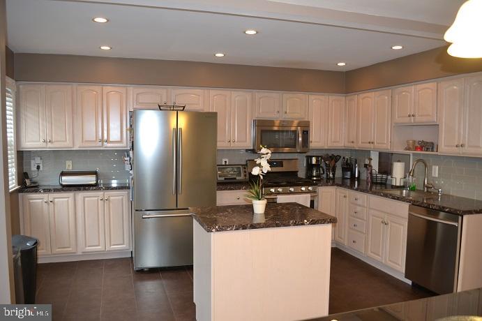 12490 Sweet Briar Road Philadelphia, PA 19154 - Photo 15 of 33 Gallery Image 15