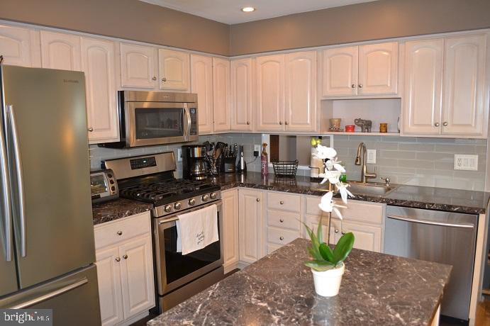 12490 Sweet Briar Road Philadelphia, PA 19154 - Photo 16 of 33 Gallery Image 16