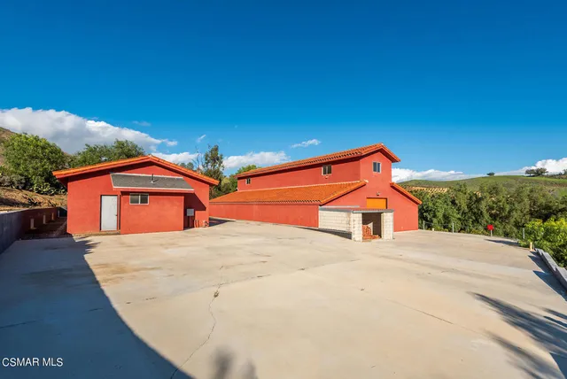 a view of a house with a backyard