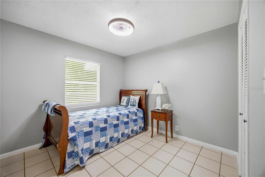 113 Browns Road San Mateo, FL 32187 - Photo 21 of 36 a bedroom with a bed and a window