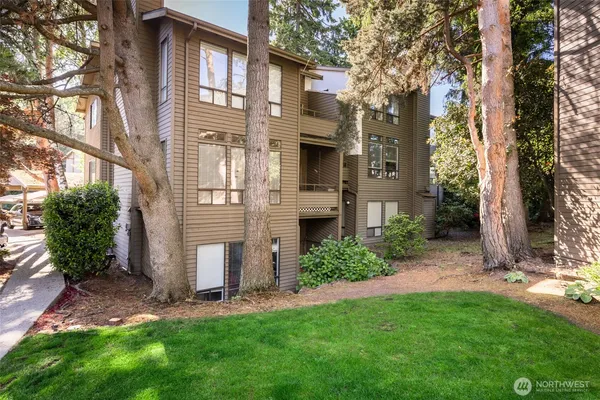 $335,000 | 130 Southwest 116th Street, Unit F32, Seattle, WA 98146