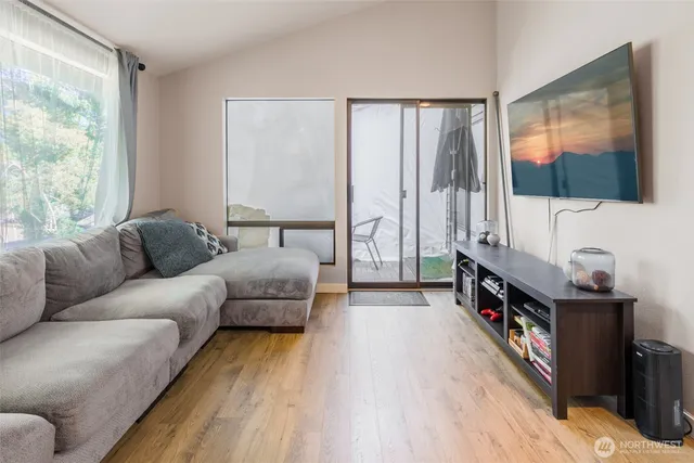 $335,000 | 130 Southwest 116th Street, Unit F32, Seattle, WA 98146