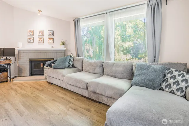 $335,000 | 130 Southwest 116th Street, Unit F32, Seattle, WA 98146