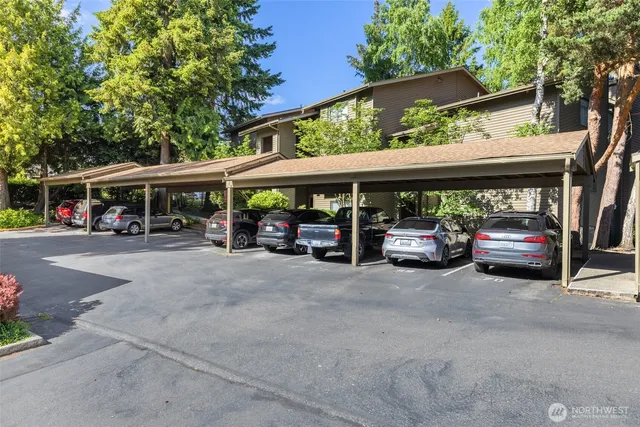 $335,000 | 130 Southwest 116th Street, Unit F32, Seattle, WA 98146