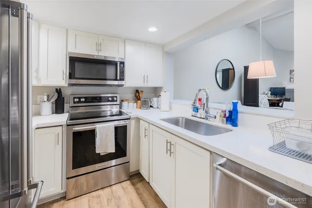 $335,000 | 130 Southwest 116th Street, Unit F32, Seattle, WA 98146