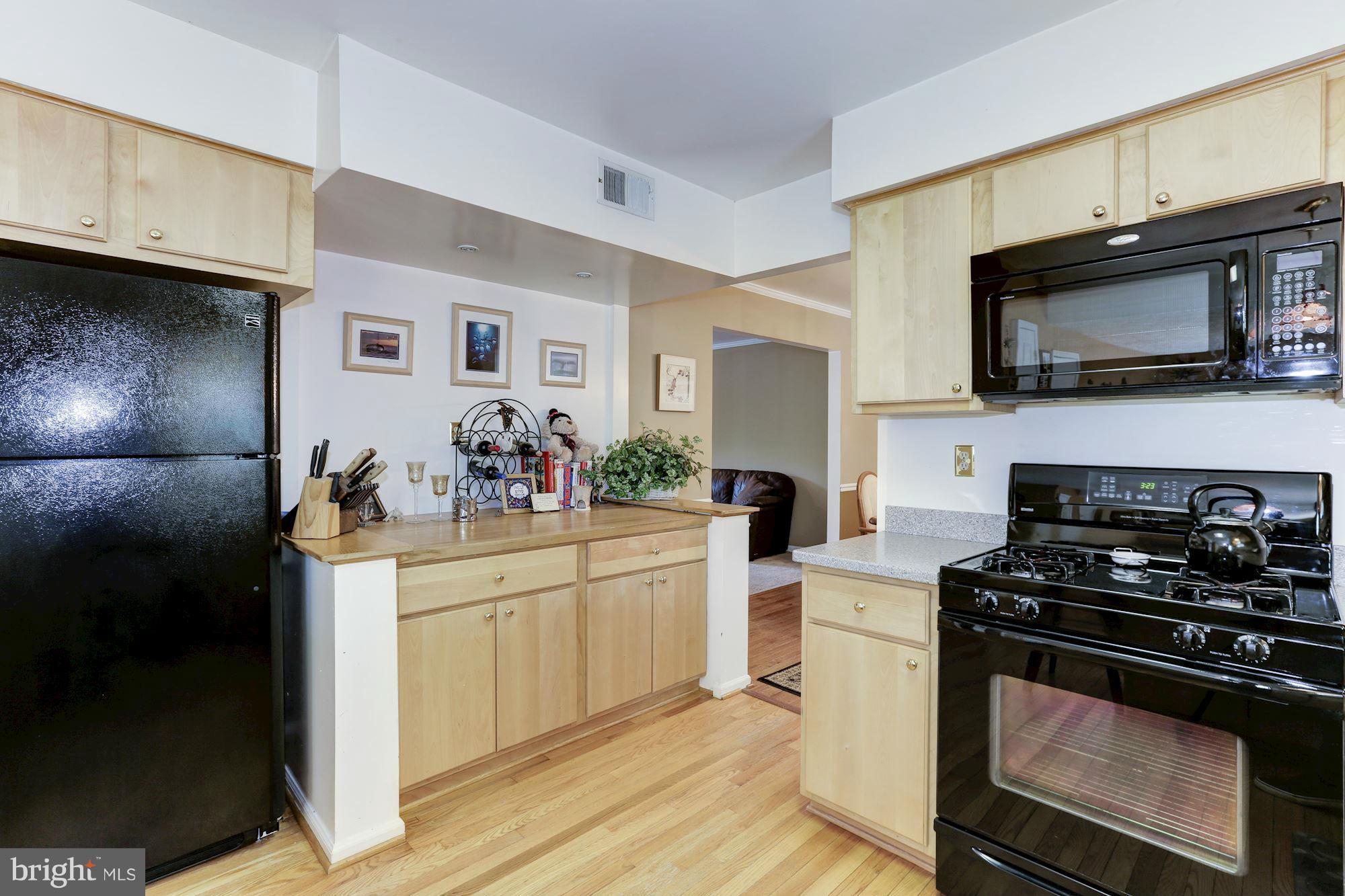 8524 Innisfree Drive Springfield, VA 22153 - Photo 8 of 30 Beautifully remodeled