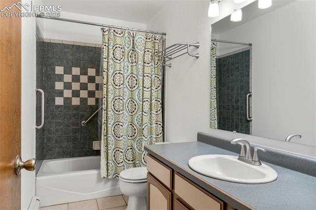 327 Clarksley Road Manitou Springs, CO 80829 - Photo 17 of 28 Guest Bathroom on the Main Level