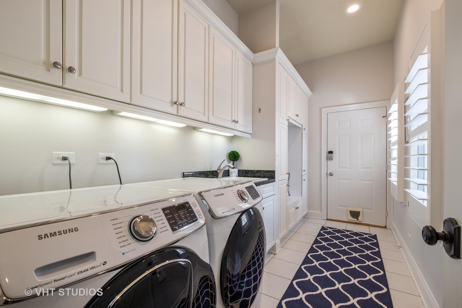 254 Ridge Avenue Winnetka, IL 60093 - Photo 18 of 34 a utility room with dryer and washer