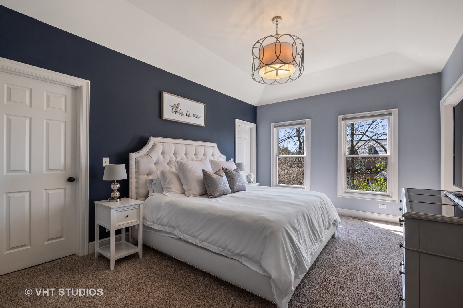 254 Ridge Avenue Winnetka, IL 60093 - Photo 20 of 34 a bedroom with a bed and a window