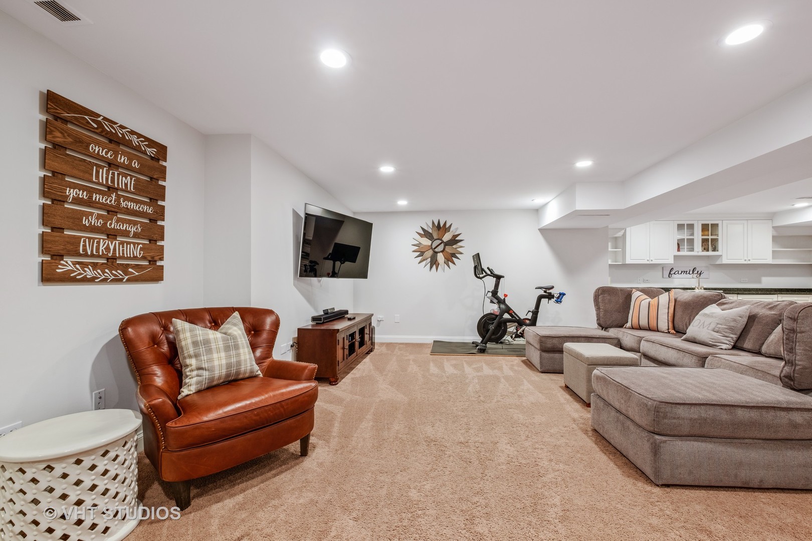 254 Ridge Avenue Winnetka, IL 60093 - Photo 26 of 34 a living room with furniture