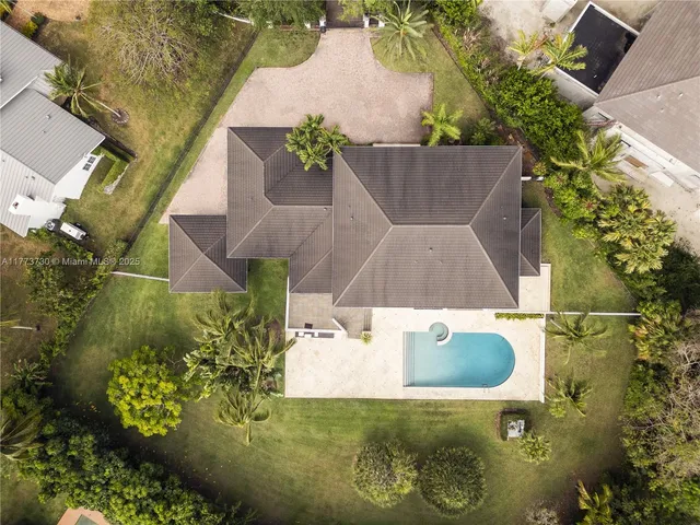 $8,445,000 | 413 Santurce Avenue, Coral Gables, FL 33143