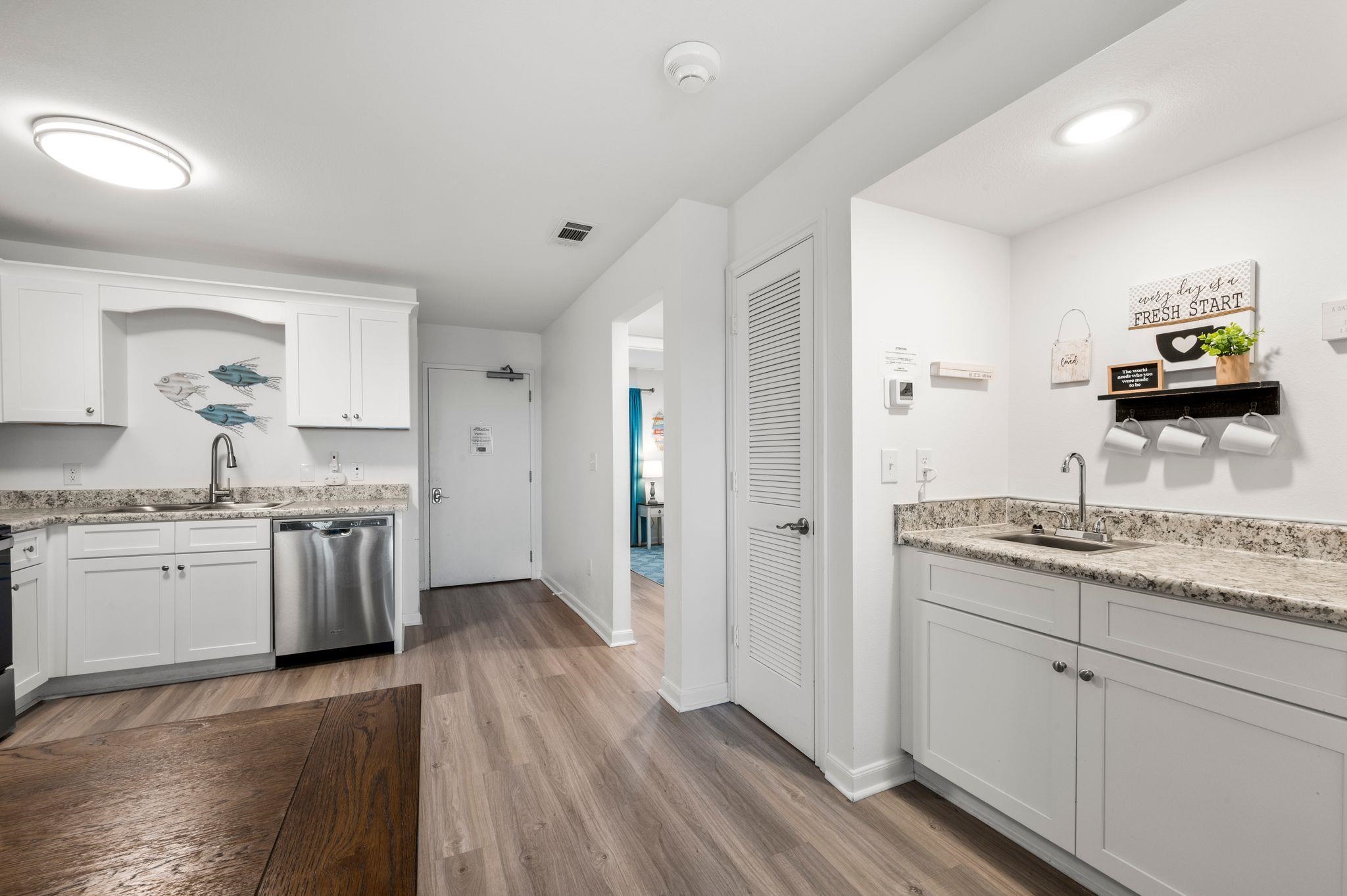 400 Plantation Road, Unit 4409 Gulf Shores, AL 36542 - Photo 5 of 34 Kitchen