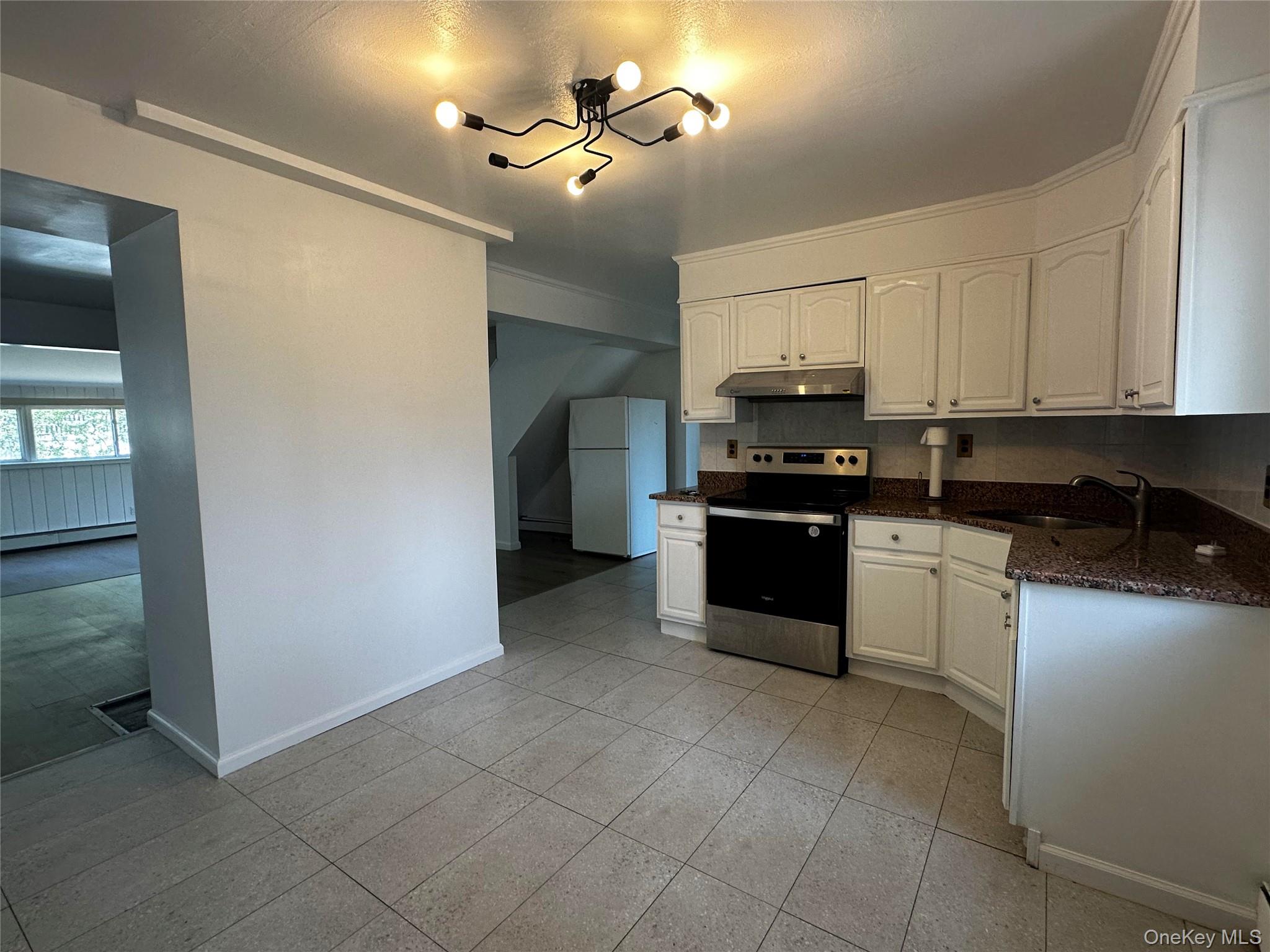 61 Friendly Road Hicksville, NY 11801 - Photo 2 of 15