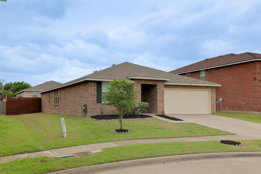 8422 Seven Hills Road Arlington, TX 76002 - Photo 3 of 28