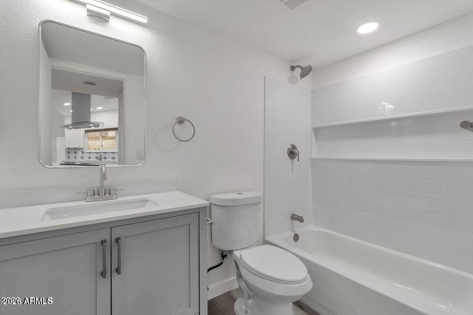 3441 North 31st Street, Unit 109 Phoenix, AZ 85016 - Photo 16 of 30 Primary Bathroom Main Floor