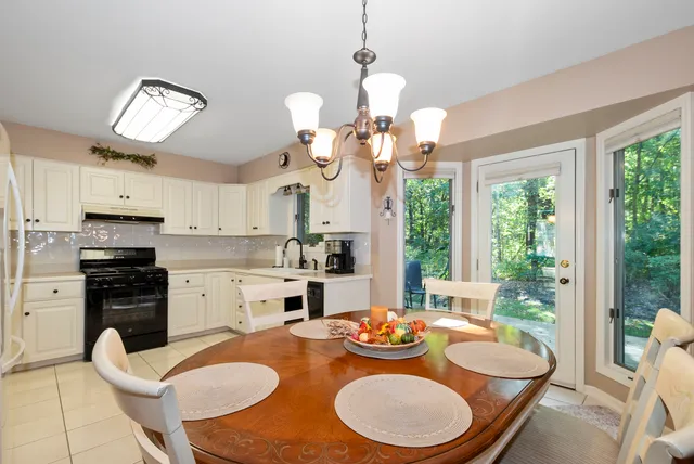 $399,900 | 9051 Archer Avenue, Willow Springs, IL 60480