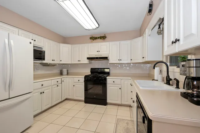 $399,900 | 9051 Archer Avenue, Willow Springs, IL 60480