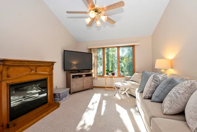 $399,900 | 9051 Archer Avenue, Willow Springs, IL 60480